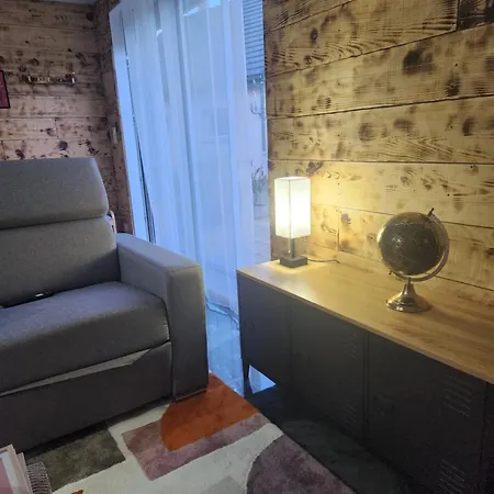 Hébergement de vacances Le Petit 15140 *